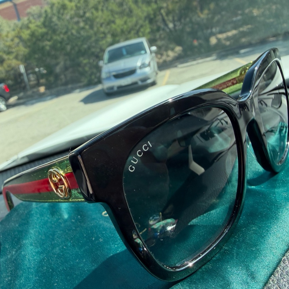 Gucci Black and Red Sunglasses - Picture 4 of 4